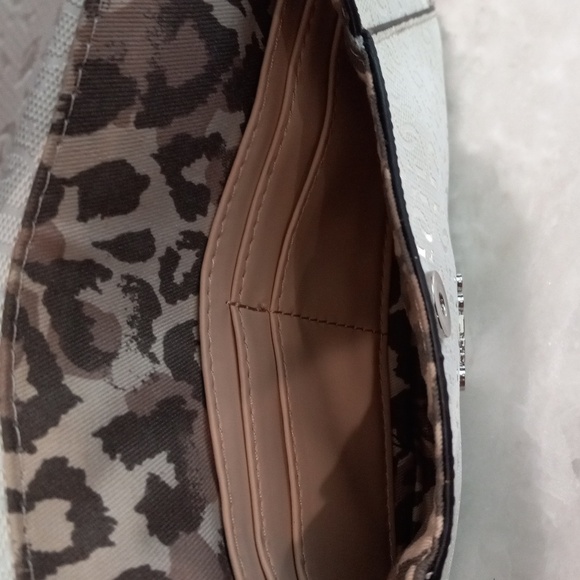 Shoulder Bag - Picture 8 of 16